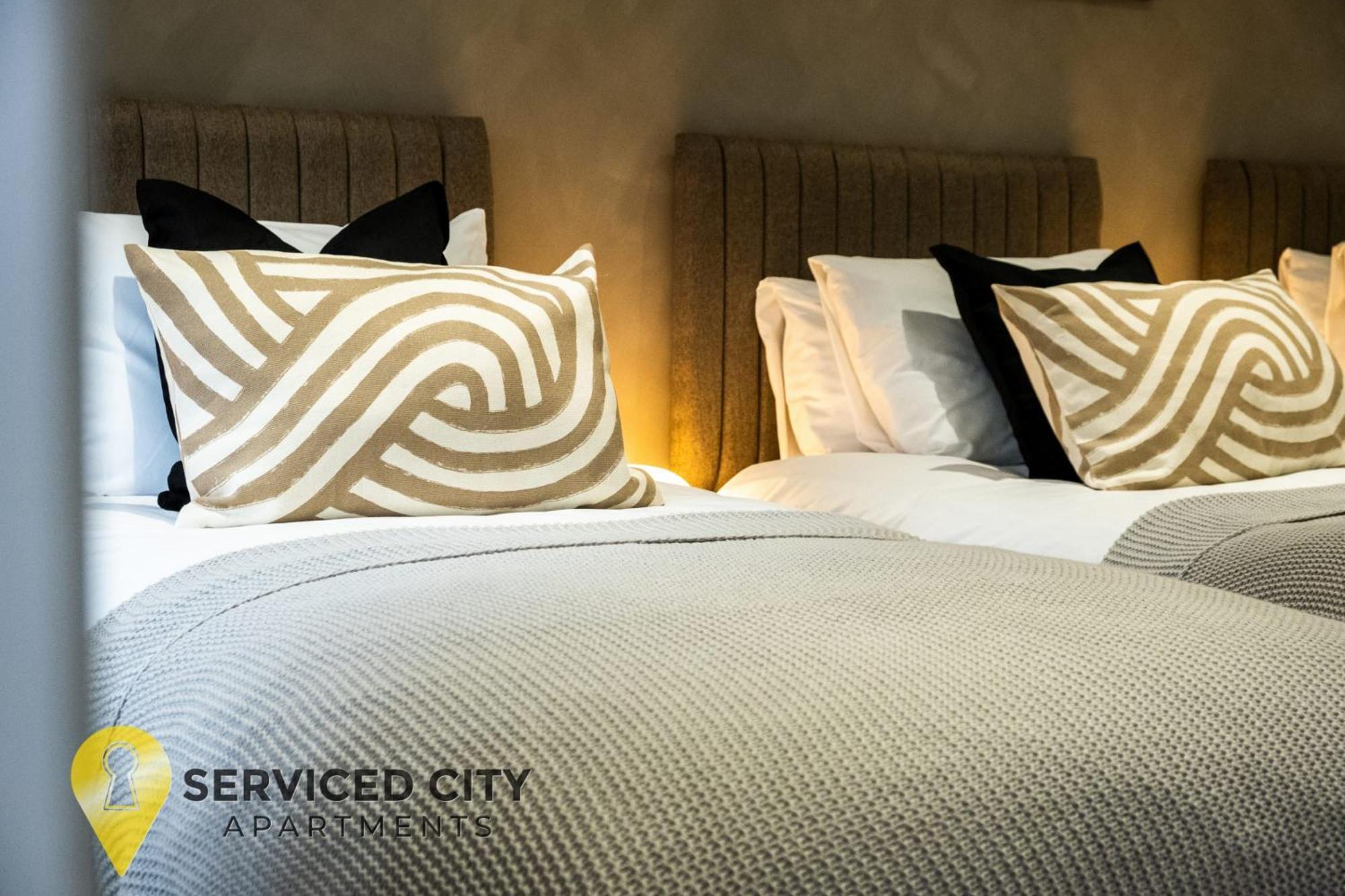Sca-arden House 10min To Nec Sleeps 6 Parks 2 Vans